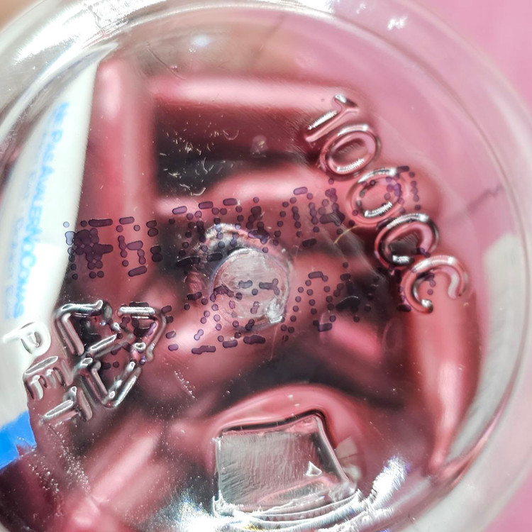 کپسول ویتامین E صورت