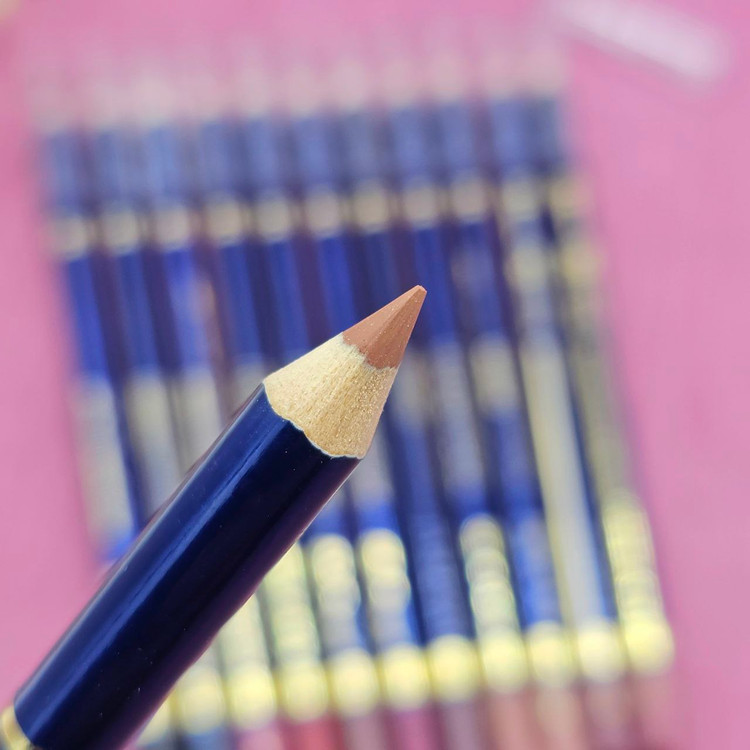 خط لب با کیفیت استی لودر Estee lauder