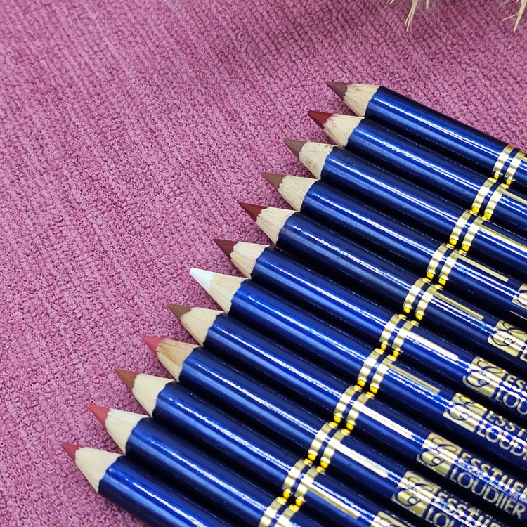 خط لب با کیفیت استی لودر Estee lauder