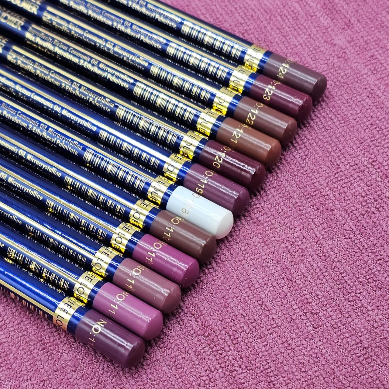 خط لب با کیفیت استی لودر Estee lauder