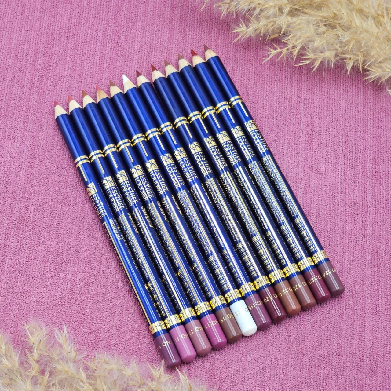 خط لب با کیفیت استی لودر Estee lauder