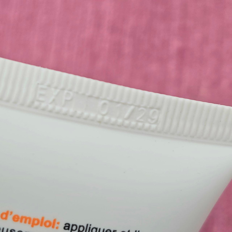 ضد آفتاب هلال طلایی بی بی گارنیر با SPF50