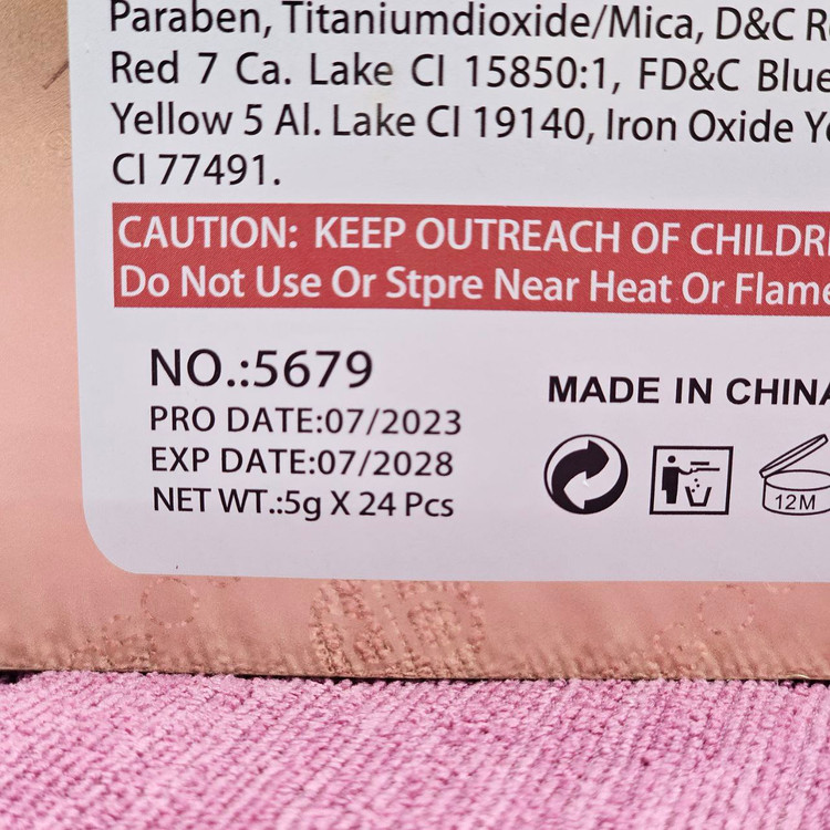 رژلب مایع کویدن رز مدل کله استوانهای