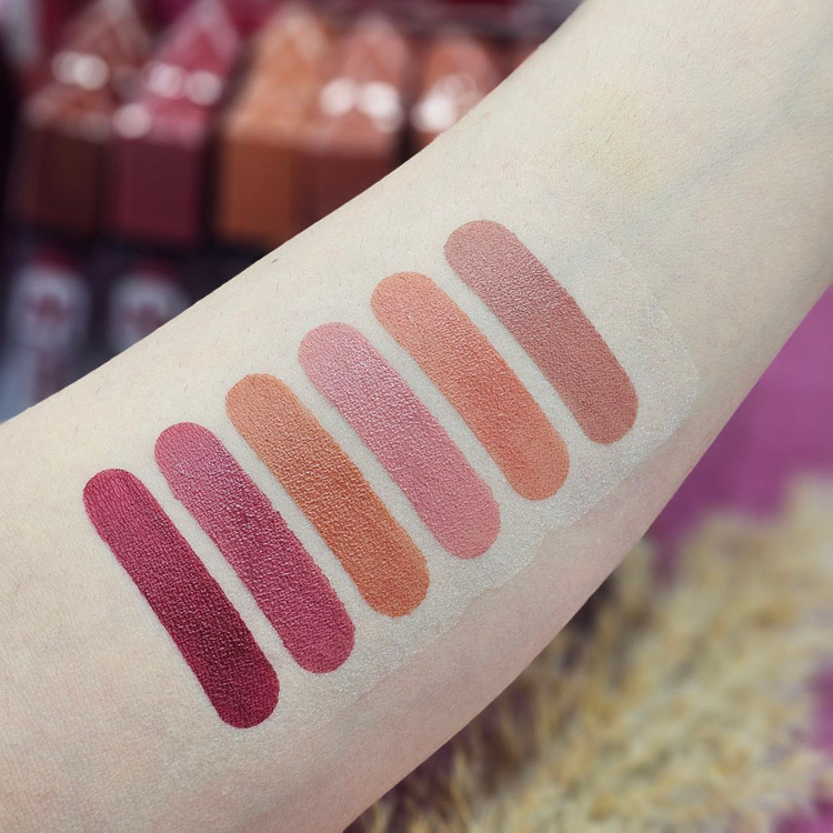 رژلب مایع کویدن رز مدل کله هرمی Qoeiden Rose