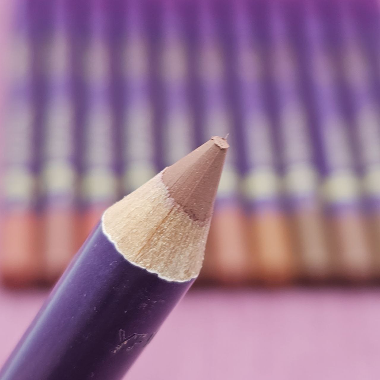 رژلب مدادی برند پرشین کوئین