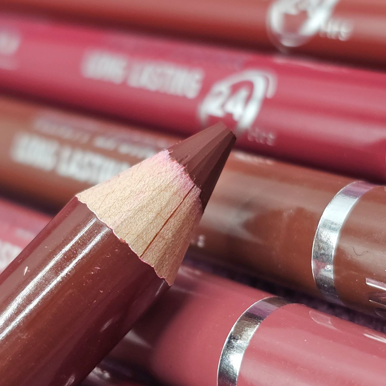 رژلب مدادی برند کالیستا