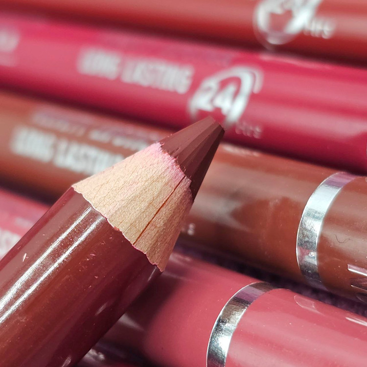 رژلب مدادی برند کالیستا