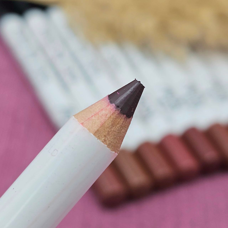 رژلب مدادی مخملی برند مودا