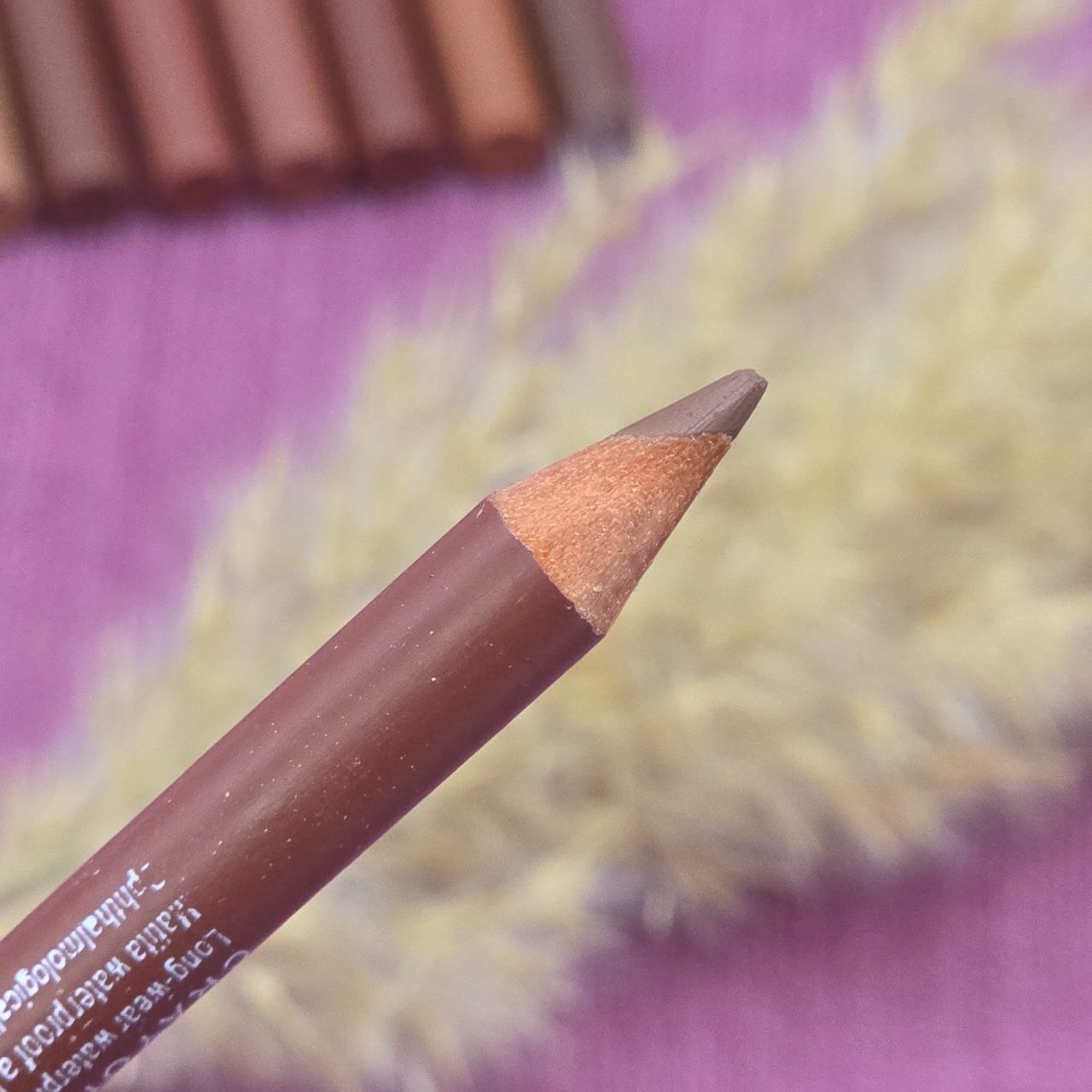 خط لب مات برند ویولت