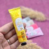 کرم پنج قلو رایحه ادکلن برند یارا