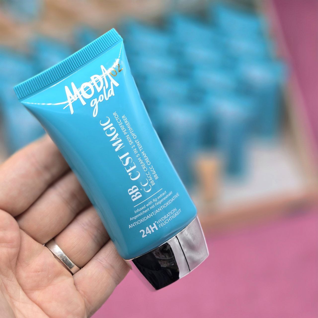 کرم پودر تیوپی برند مُدا