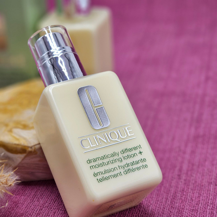 ژل مرطوب کننده و آبرسان کلینیک